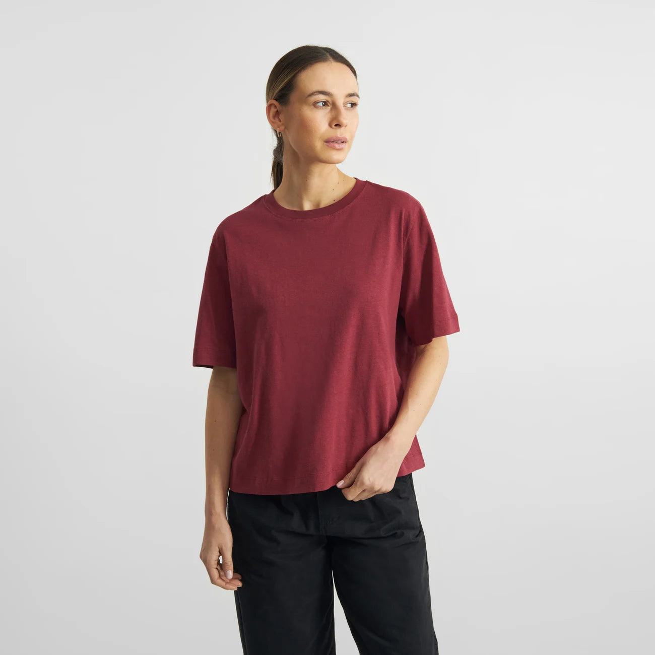 LAST ON in L - Vadstena Hemp T-shirt - Tibetan Red