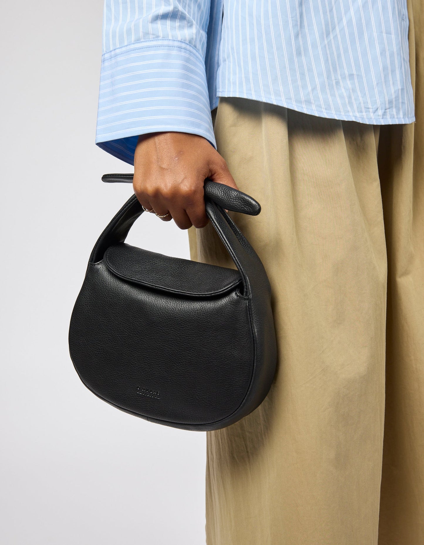 Coco Croissant - Black