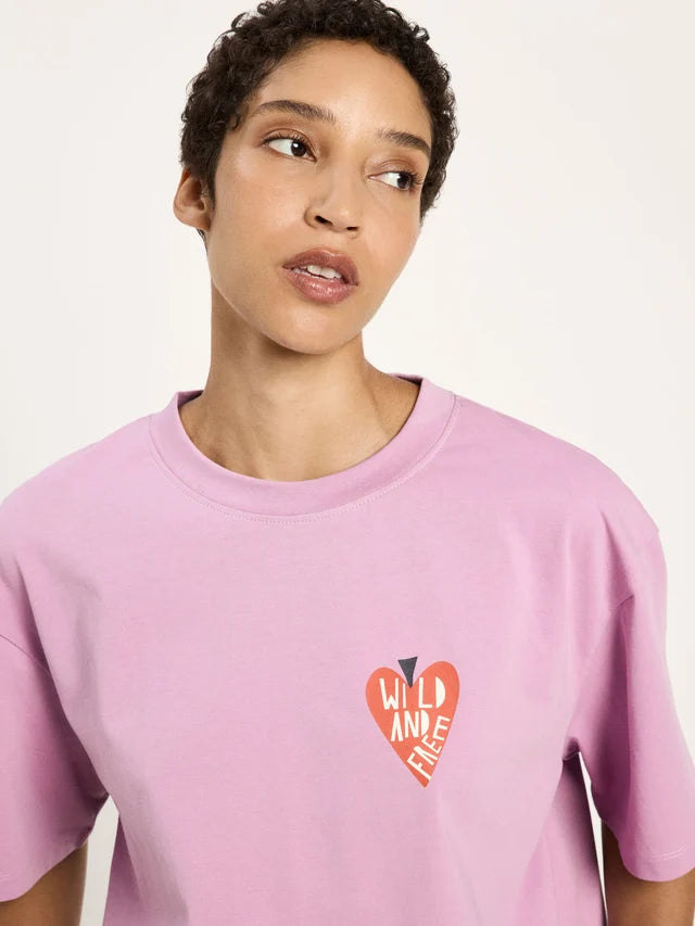Oversized Statement T-shirt WILD AND FREE - Berry