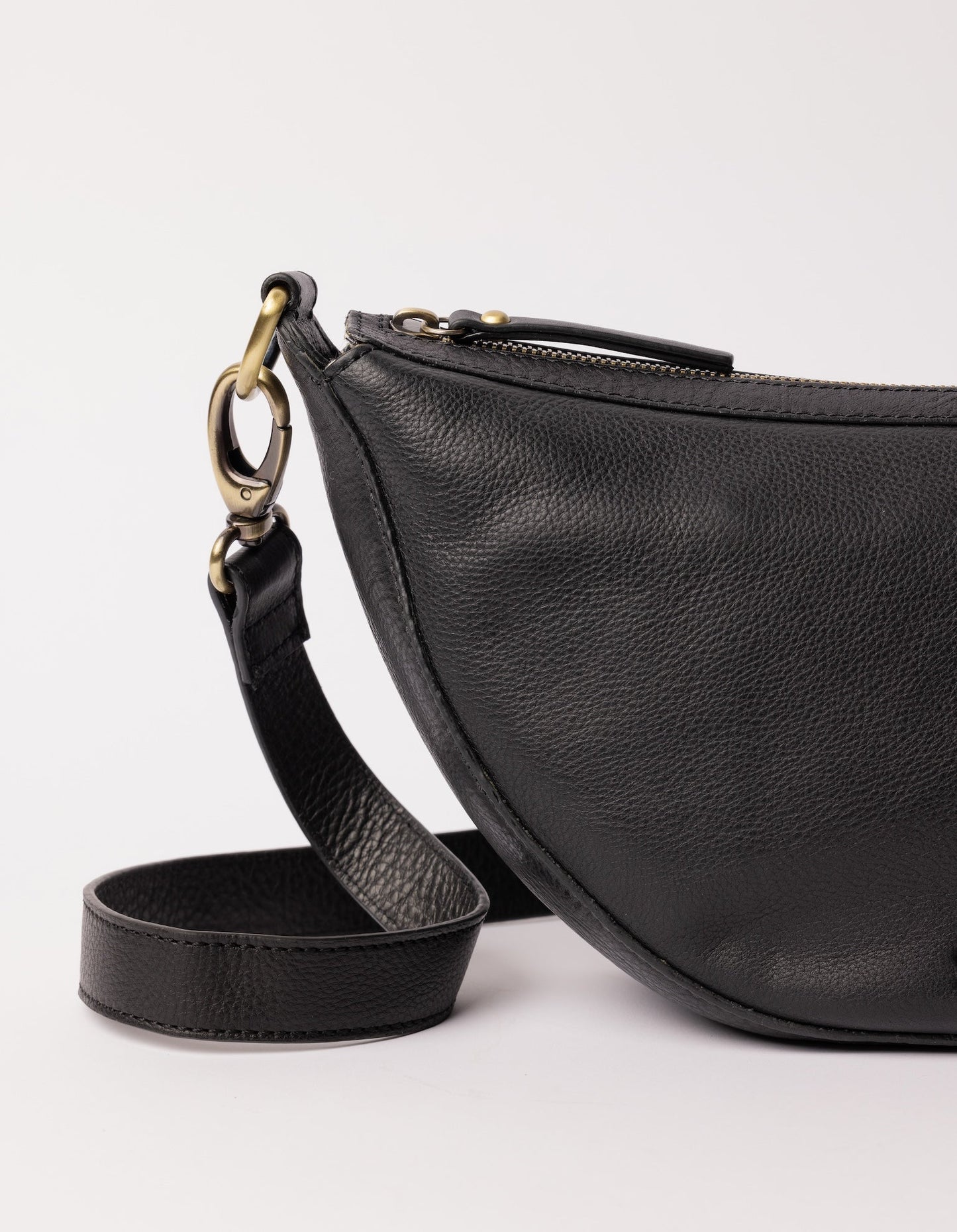 Leo Midi - Black Soft Grain