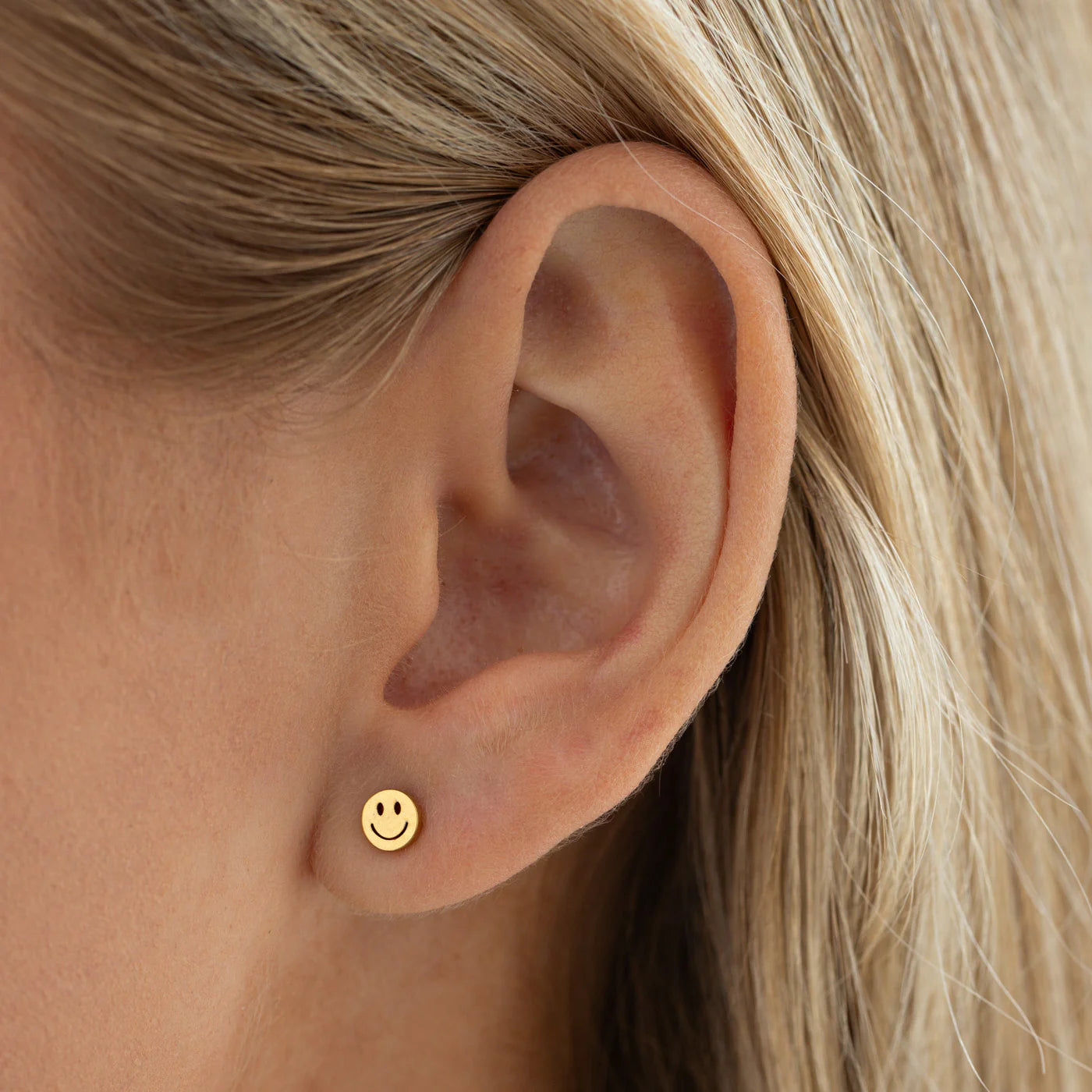 Davie Smiley Face Stud Earrings - Gold