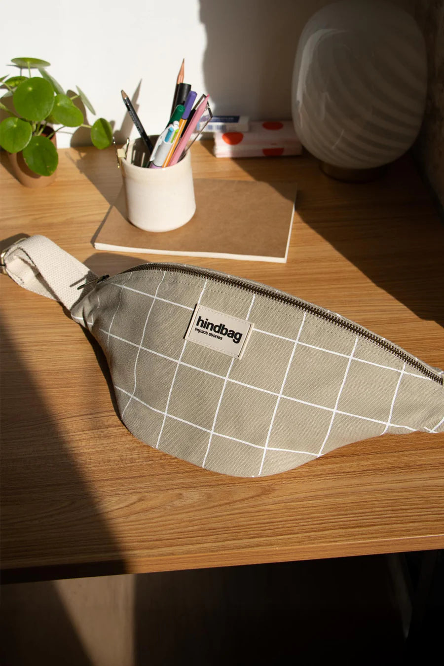 The Notebook Olivia Banana bag - Sage Green/White